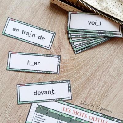 Les cartes à trous des mots outils